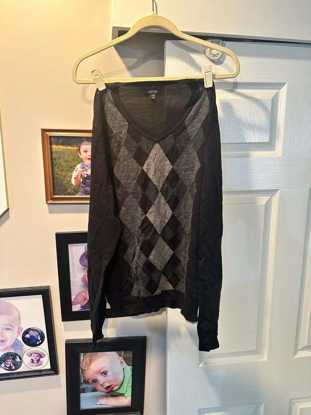 Apt. 9 Men's Black and Grey Argyle V-Neck Long Sleeve Sweater XXL